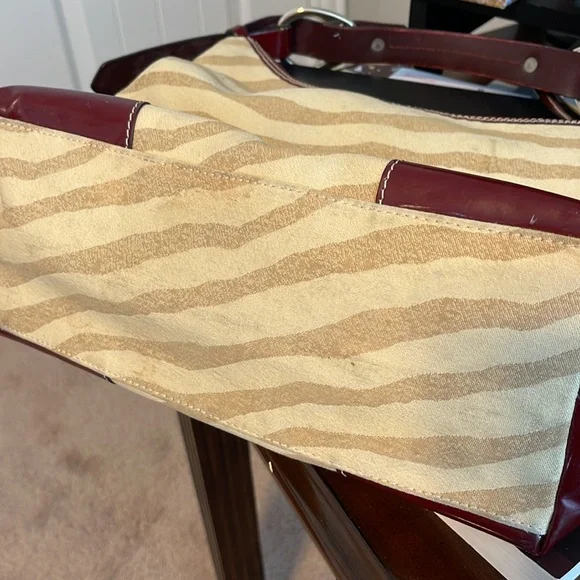 Dooney & Bourke Large Nikki Hobo bag. - Picture 4 of 16